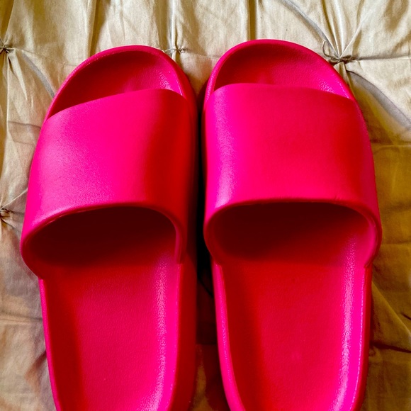 Pink foam sandals - Picture 1 of 3
